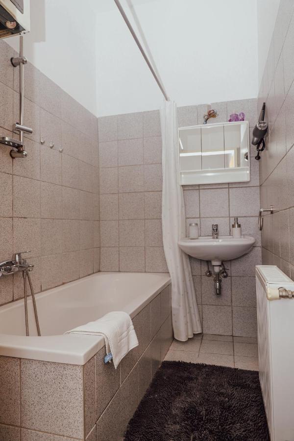 Ruhiges Terrassen Apartment Bécs Kültér fotó