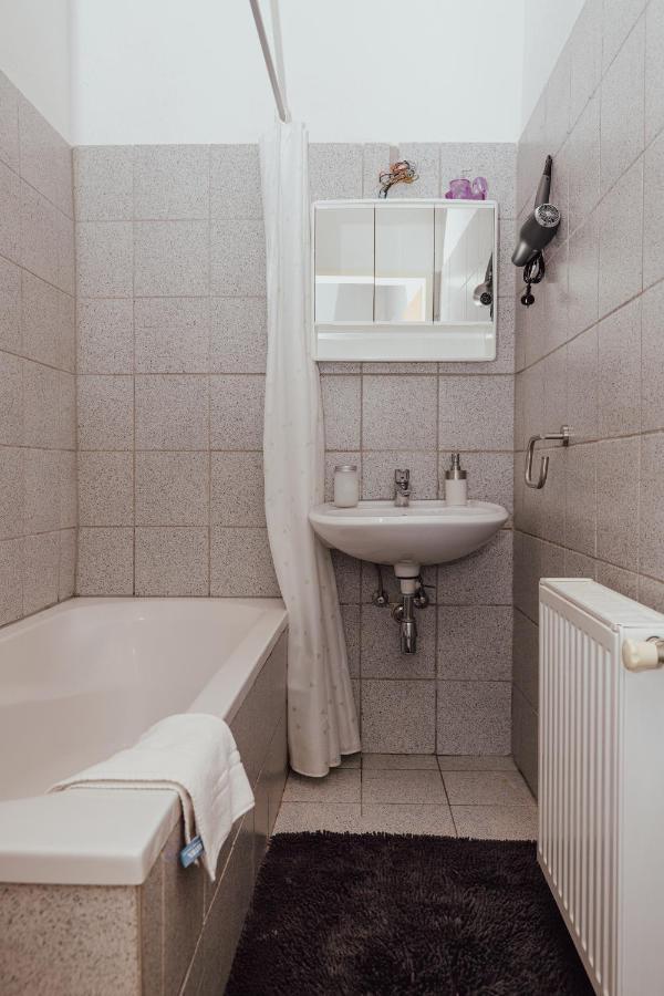 Ruhiges Terrassen Apartment Bécs Kültér fotó